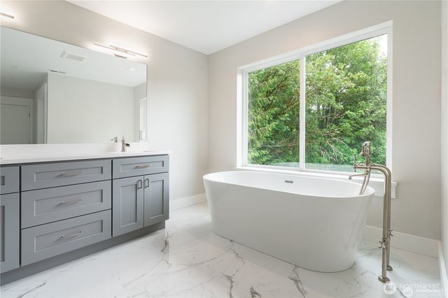 16831 84th Lane NE, Kenmore, WA 98028