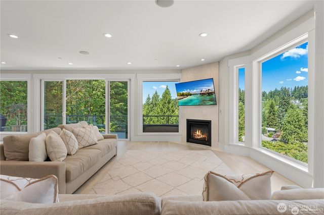 16831 84th Lane NE, Kenmore, WA 98028