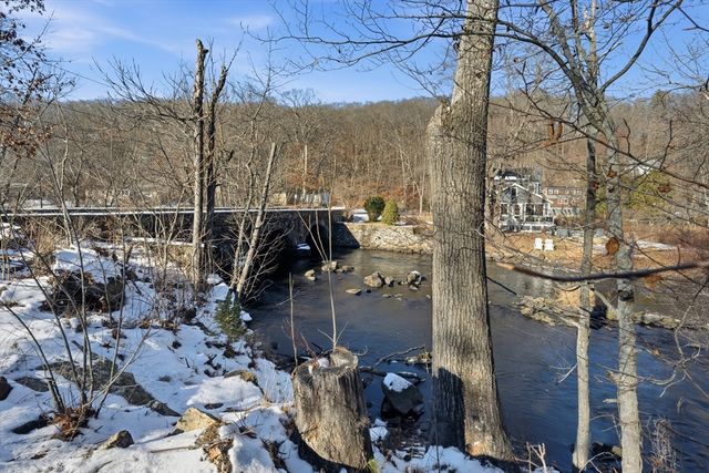 10 Mill St Q, Maynard, MA 01754