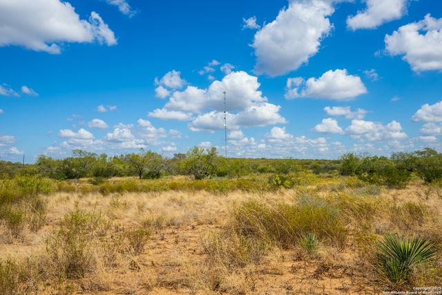 CR 652 Cr 652, Devine, TX 78016