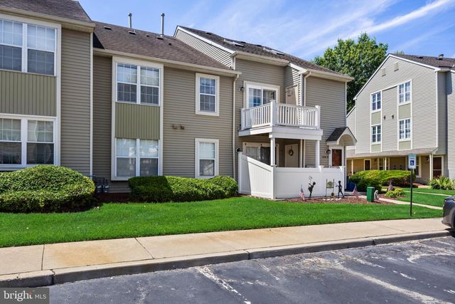 4208-B FENWICK LN, Mount Laurel, NJ 08054