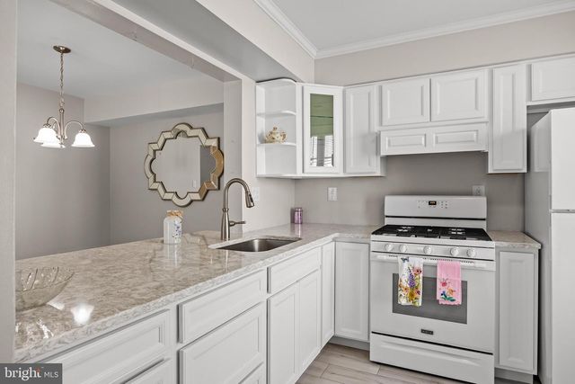 4208-B FENWICK LN, Mount Laurel, NJ 08054