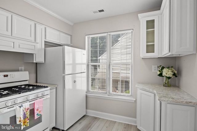 4208-B FENWICK LN, Mount Laurel, NJ 08054