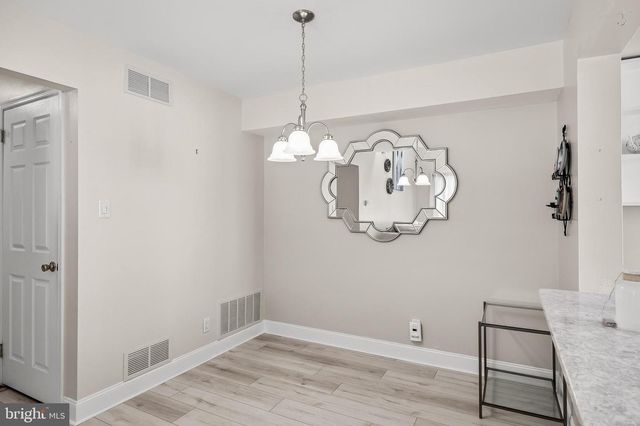 4208-B FENWICK LN, Mount Laurel, NJ 08054