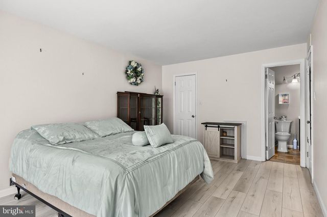 4208-B FENWICK LN, Mount Laurel, NJ 08054