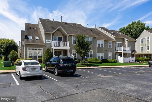 4208-B FENWICK LN, Mount Laurel, NJ 08054