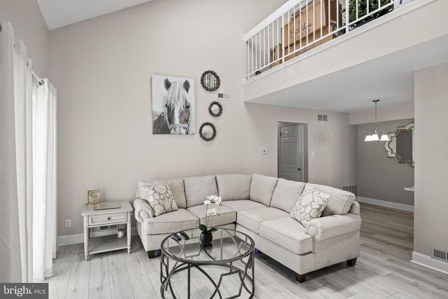 4208-B FENWICK LN, Mount Laurel, NJ 08054