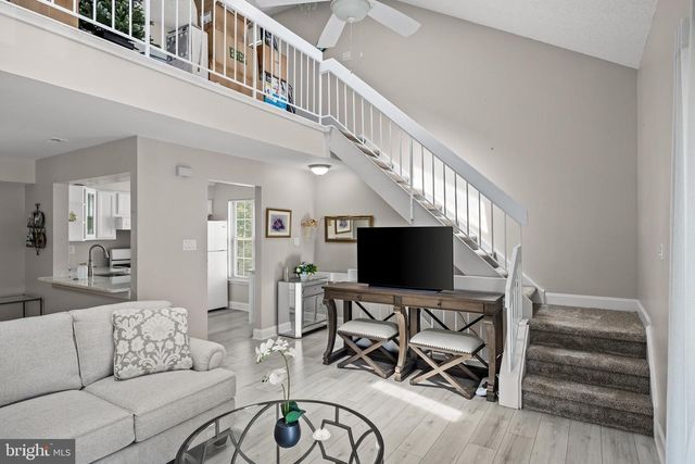 4208-B FENWICK LN, Mount Laurel, NJ 08054