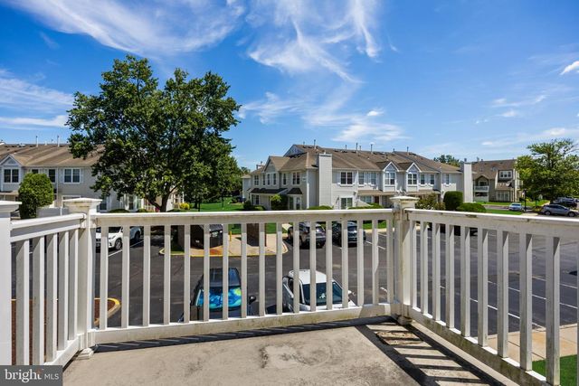 4208-B FENWICK LN, Mount Laurel, NJ 08054
