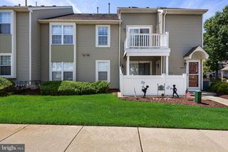 4208-B FENWICK LN, Mount Laurel, NJ 08054