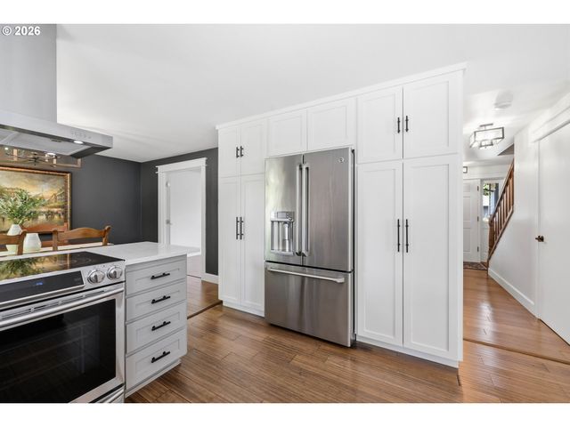 1639 VICTORIAN Way, Eugene, OR 97401