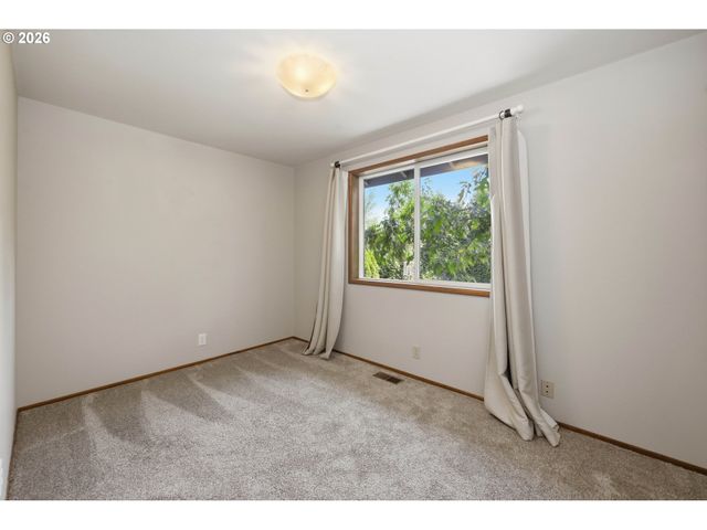 1639 VICTORIAN Way, Eugene, OR 97401