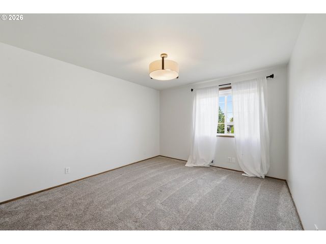 1639 VICTORIAN Way, Eugene, OR 97401