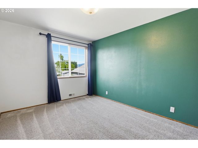 1639 VICTORIAN Way, Eugene, OR 97401