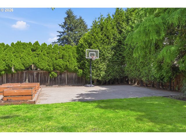 1639 VICTORIAN Way, Eugene, OR 97401