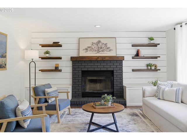1639 VICTORIAN Way, Eugene, OR 97401