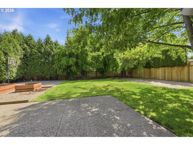 1639 VICTORIAN Way, Eugene, OR 97401