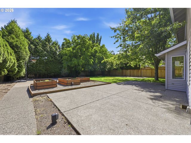 1639 VICTORIAN Way, Eugene, OR 97401