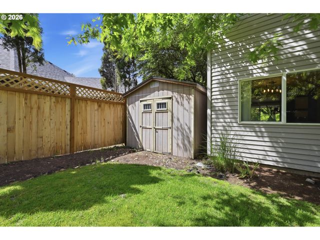 1639 VICTORIAN Way, Eugene, OR 97401
