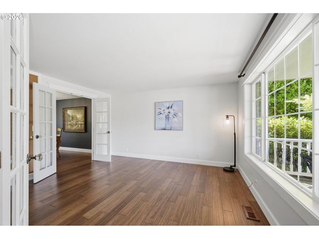 1639 VICTORIAN Way, Eugene, OR 97401
