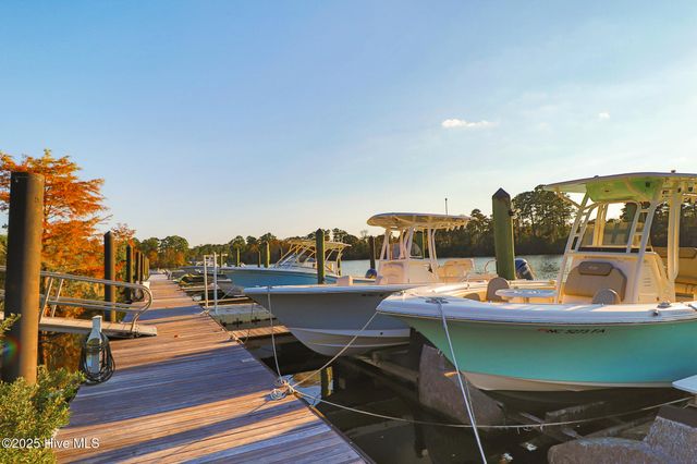 152 Coventry Court, New Bern, NC 28562