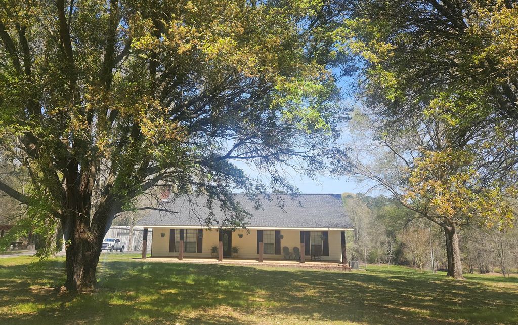 276 McPhail Rd., Hattiesburg, MS 39401
