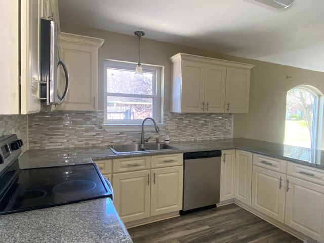 7383 Cherrydale Dr, Denham Springs, LA 70706