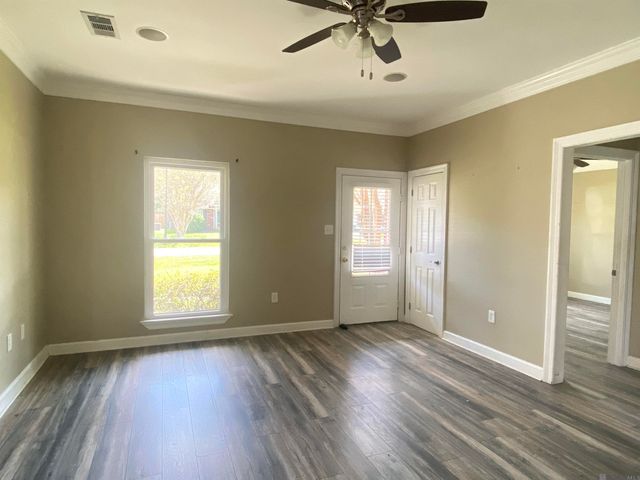 7383 Cherrydale Dr, Denham Springs, LA 70706