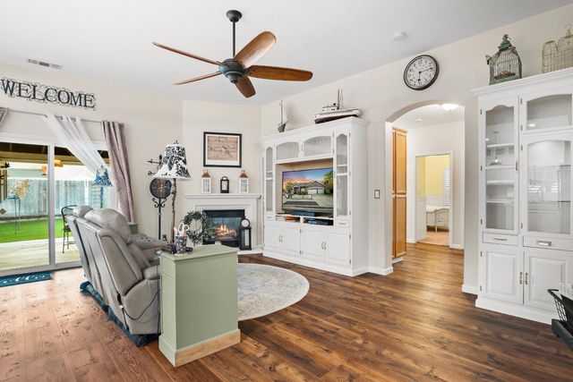 5725 Wild Cat Ct, Riverbank, CA 95367