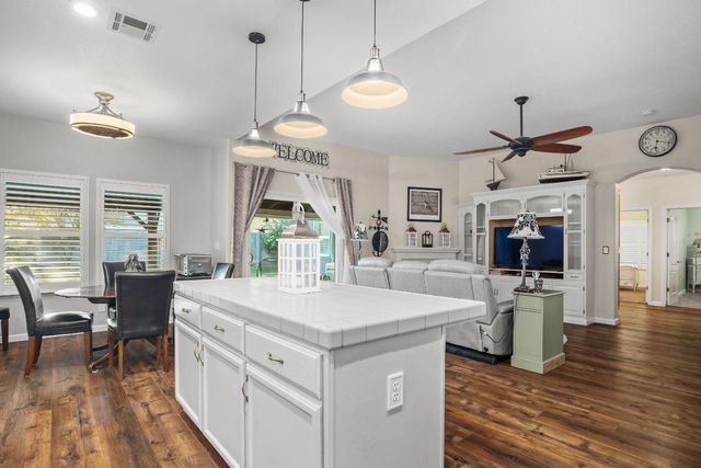 5725 Wild Cat Ct, Riverbank, CA 95367