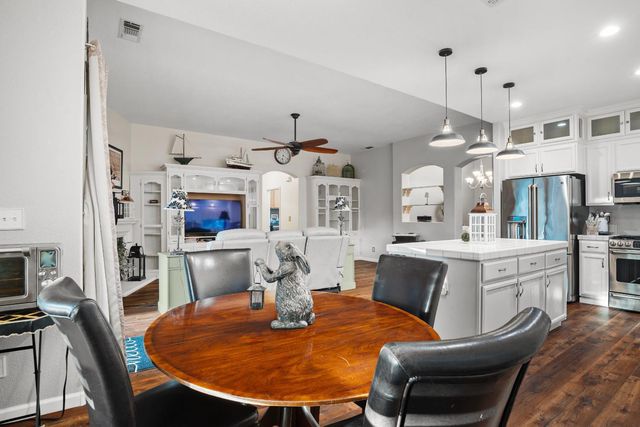 5725 Wild Cat Ct, Riverbank, CA 95367