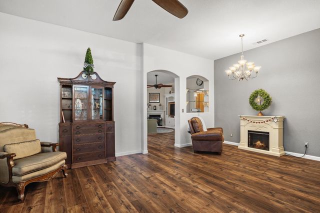 5725 Wild Cat Ct, Riverbank, CA 95367