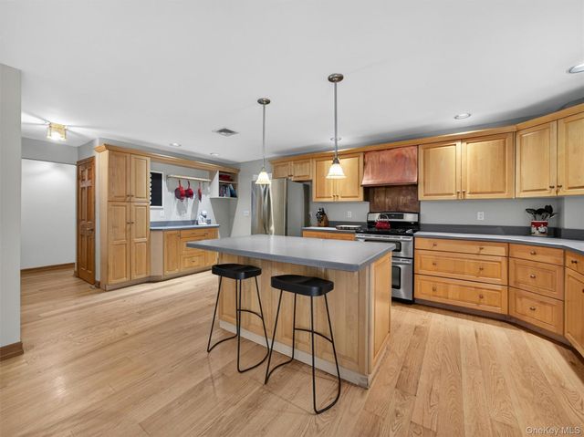 32 Turner Road, Pearl River, NY 10965