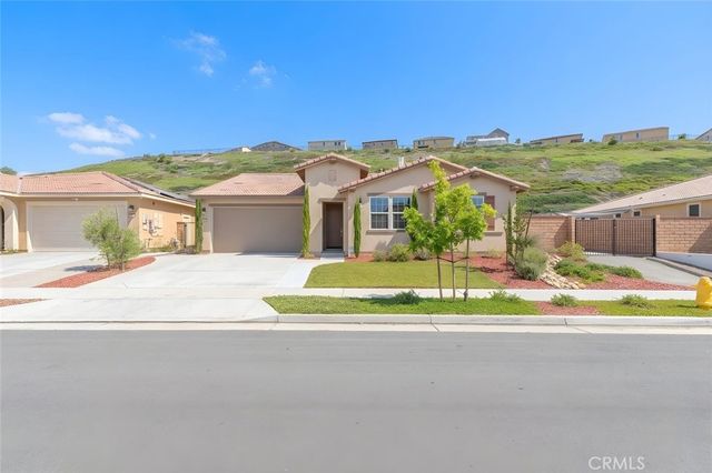 2690 Santa Fiora Drive, Corona, CA 92882