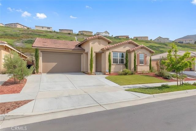 2690 Santa Fiora Drive, Corona, CA 92882
