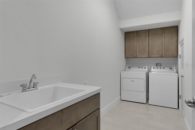 39654 GROVE HEIGHTS, Lady Lake, FL 32159