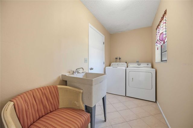 38 PEBBLE ROCK DRIVE, Venice, FL 34293