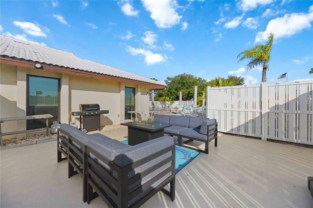 38 PEBBLE ROCK DRIVE, Venice, FL 34293