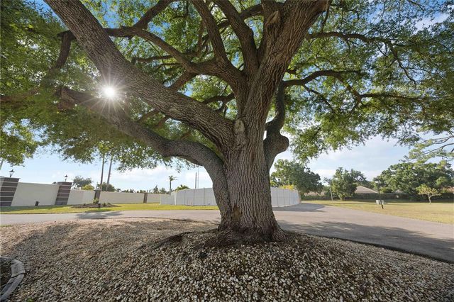 38 PEBBLE ROCK DRIVE, Venice, FL 34293