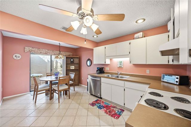 38 PEBBLE ROCK DRIVE, Venice, FL 34293