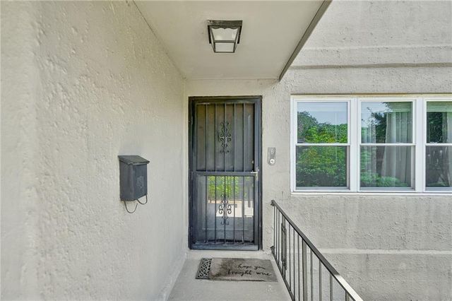 284 Lakemoore Drive NE B, Atlanta, GA 30342