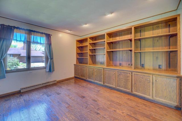 2804 Dartmouth Drive, Janesville, WI 53548