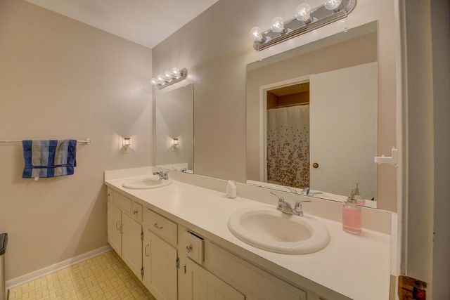 2804 Dartmouth Drive, Janesville, WI 53548
