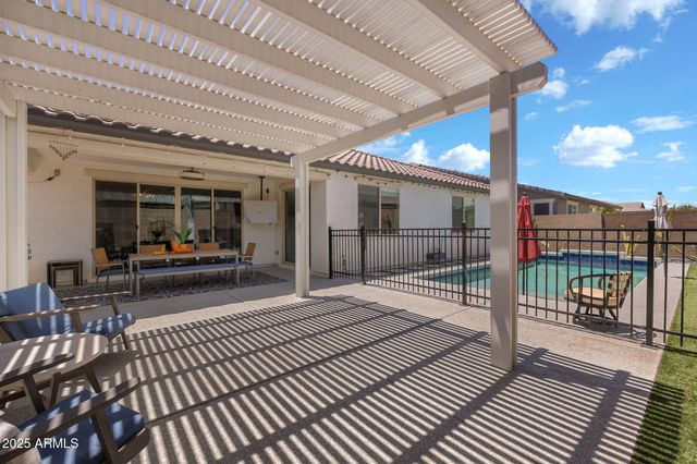 16118 W DESERT HILLS Drive, Surprise, AZ 85379