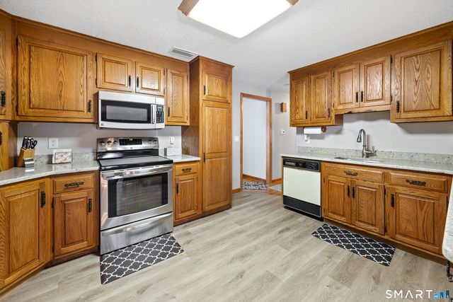 4 Johanna Circle, Southington, CT 06489