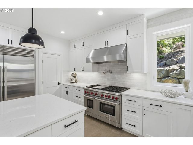 18165 Sw SIENA Dr, Lake Oswego, OR 97034