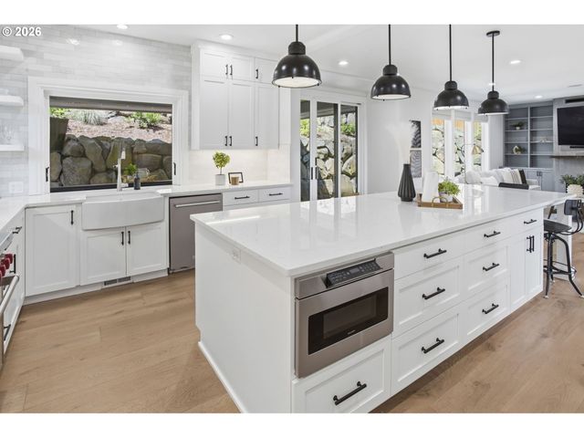 18165 Sw SIENA Dr, Lake Oswego, OR 97034