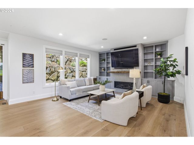 18165 Sw SIENA Dr, Lake Oswego, OR 97034