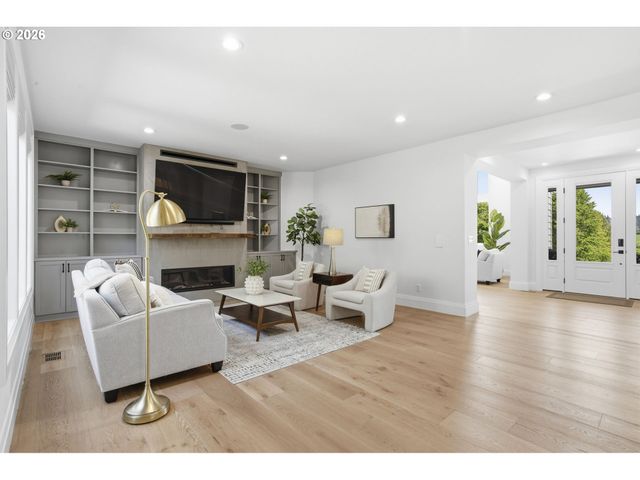 18165 Sw SIENA Dr, Lake Oswego, OR 97034
