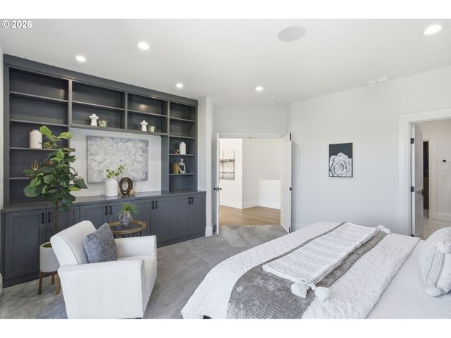 18165 Sw SIENA Dr, Lake Oswego, OR 97034